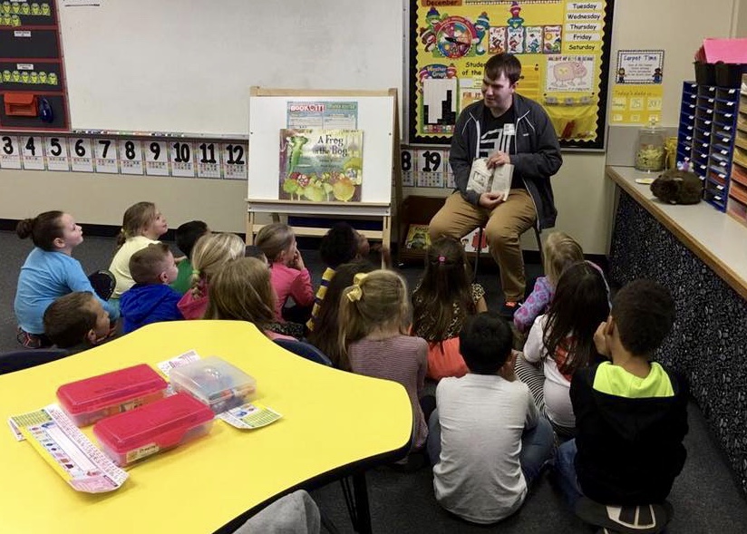 Evan Stenmark spent the afternoon reading to his daughter’s elementary school class in San Angelo, TX! He happens to be an expert when it comes to accents-- we hope he used some of them for the story!