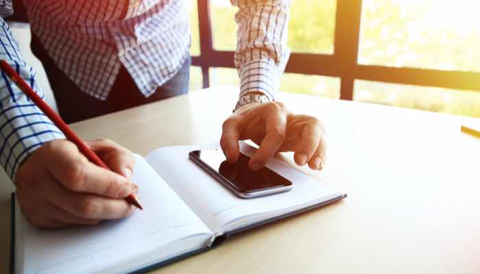 make a task list to increase workplace productivity